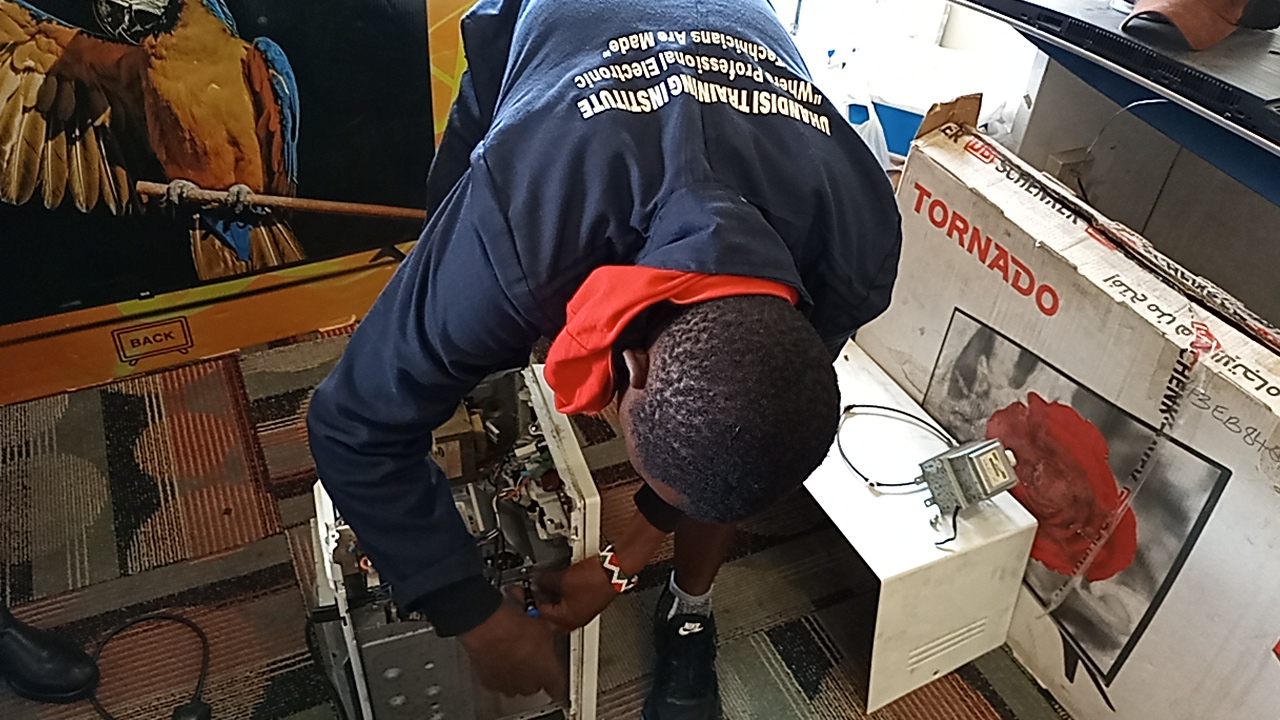 What you need to know about Electronc Repair Technician Course